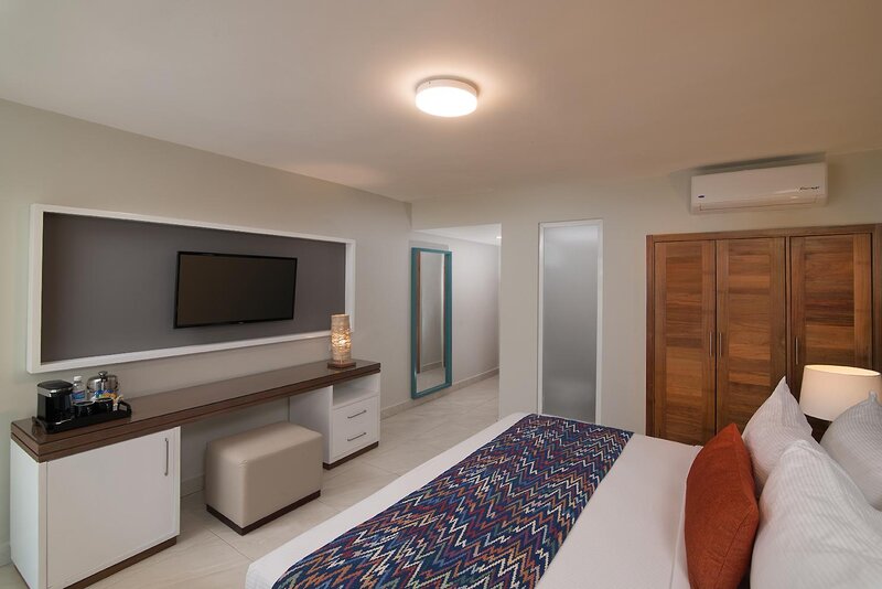 Emotions by Hodelpa Playa Dorada 25