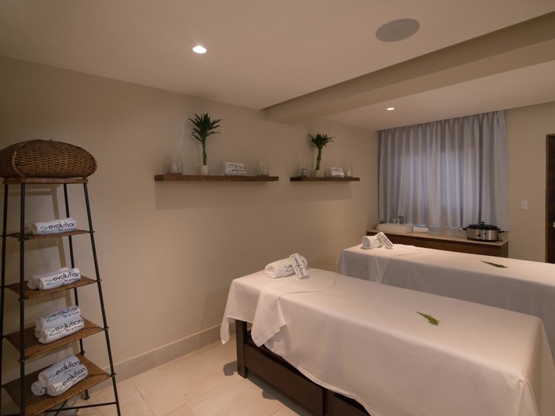 Emotions by Hodelpa Playa Dorada 48