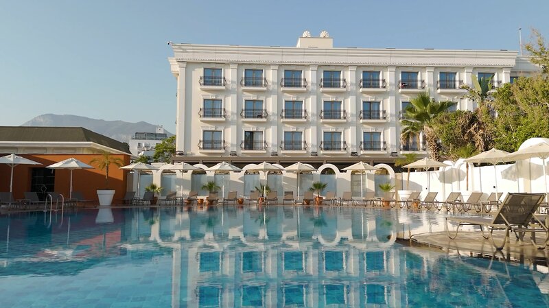 Rocks Hotel & Casino 3