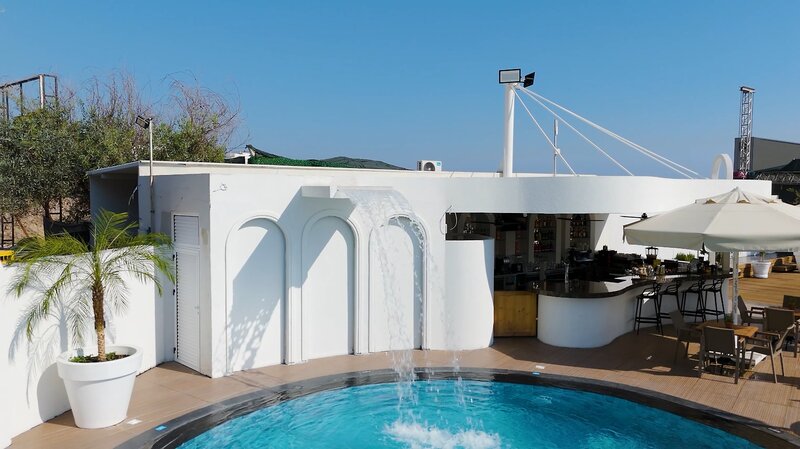 Rocks Hotel & Casino 14