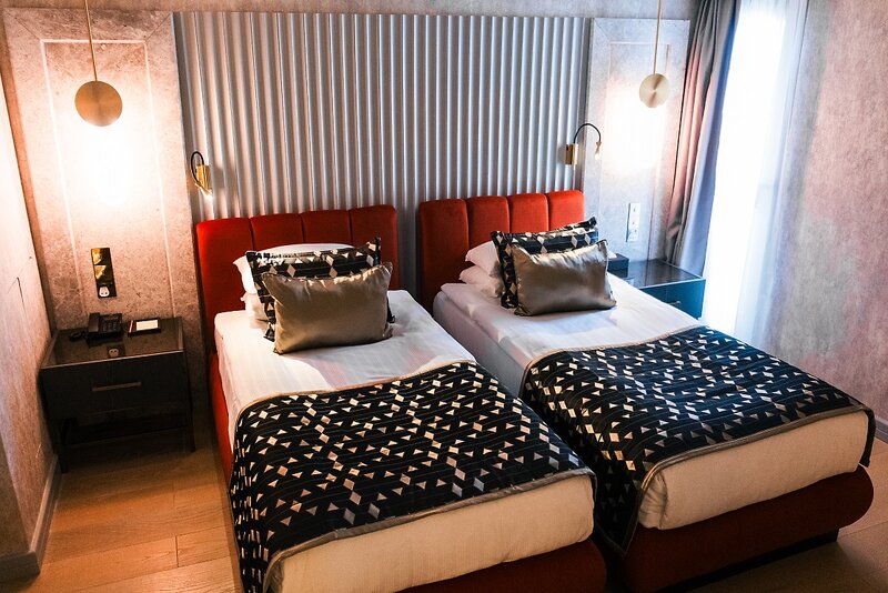 Rocks Hotel & Casino 16