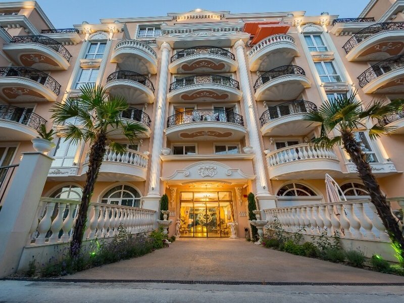 Venera & Anastasia Palace Apartments 4