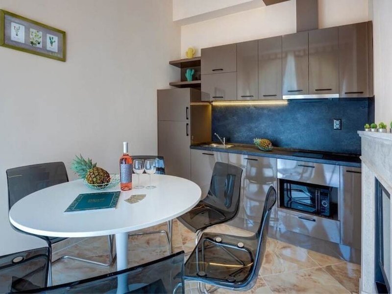 Venera & Anastasia Palace Apartments 20