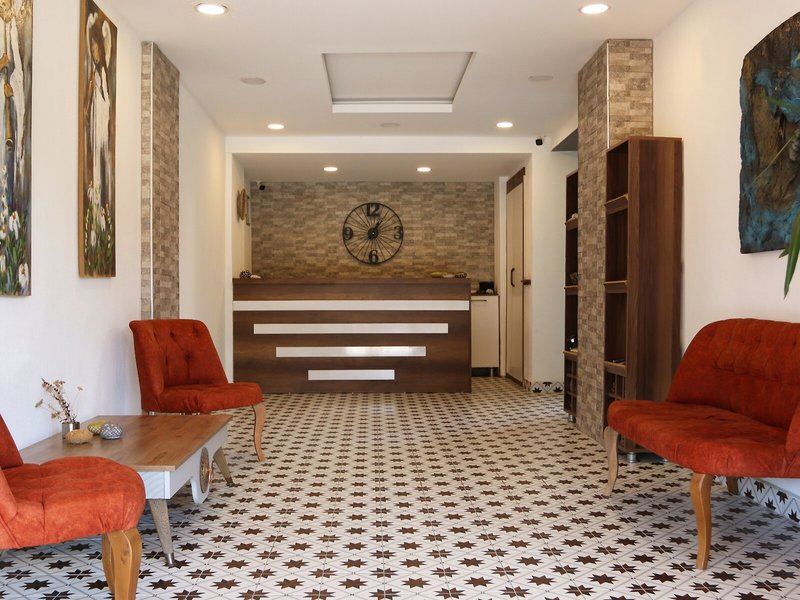Smyrna Hotel 8