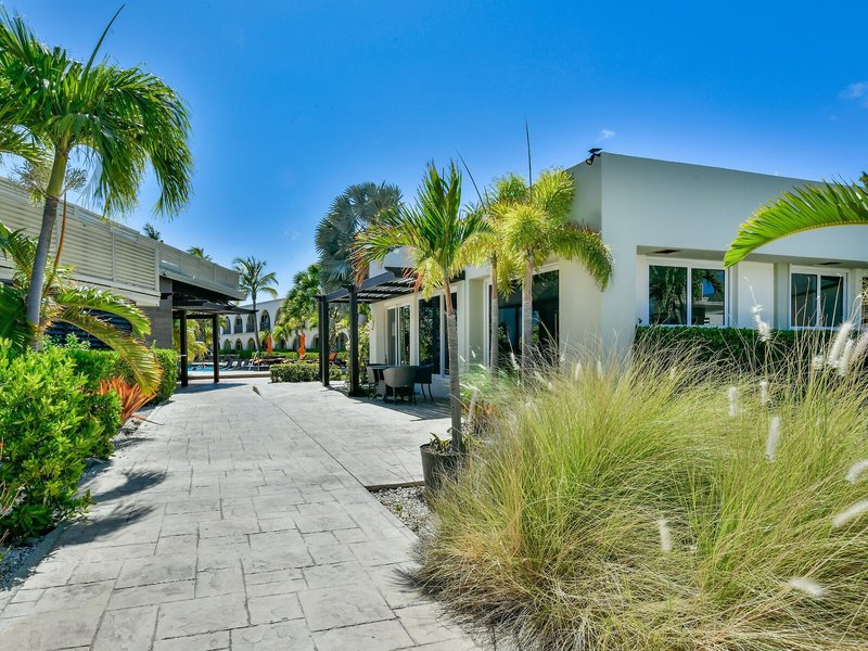 Voco Surfside Aruba By Ihg 1