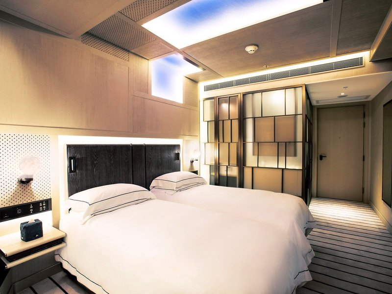 The Emperor Happy Valley 14