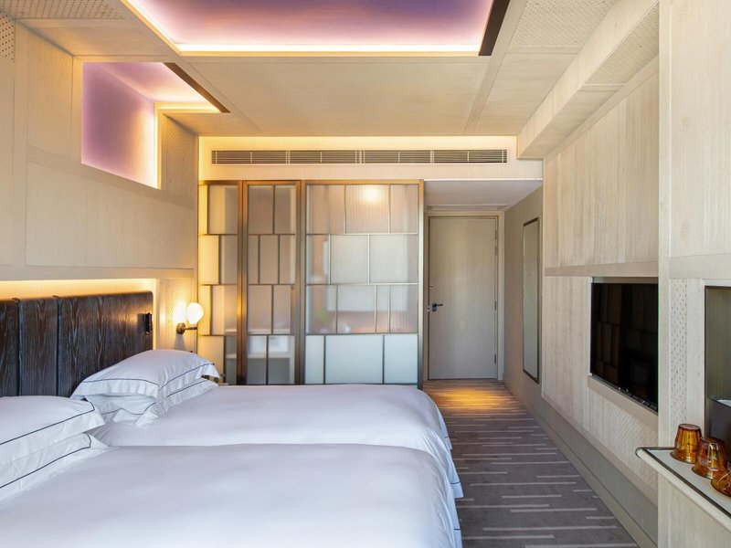 The Emperor Happy Valley 20