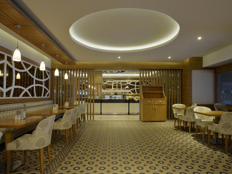 Maris Beach Hotel 10