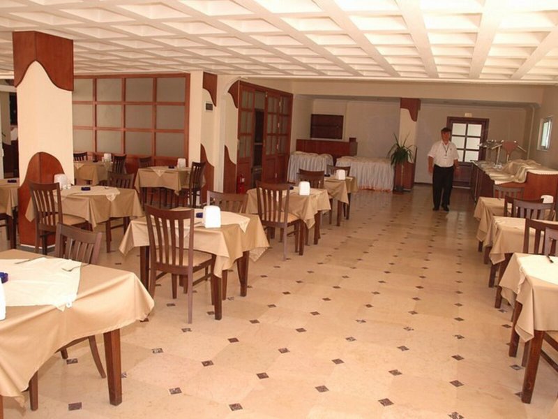 Maris Beach Hotel 12