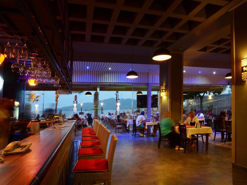 Maris Beach Hotel 16
