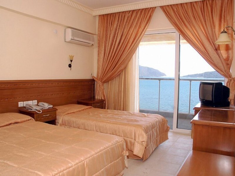 Maris Beach Hotel 22