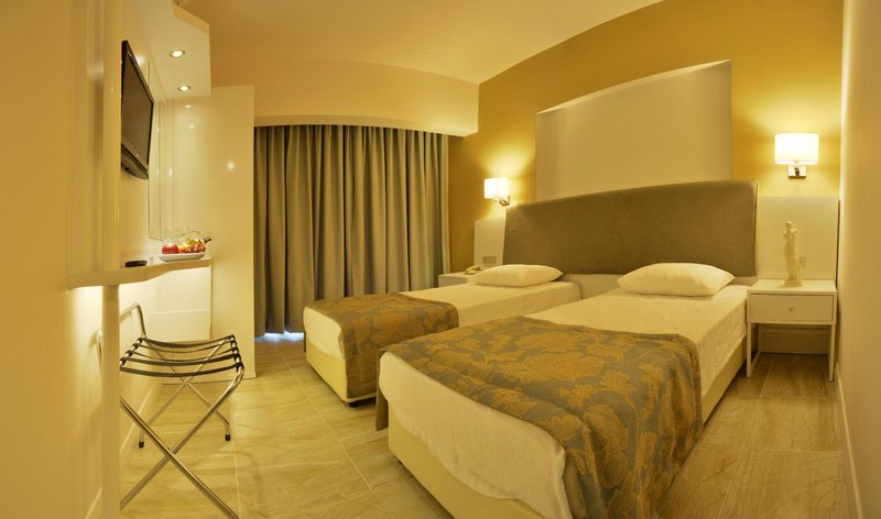 Maris Beach Hotel 7