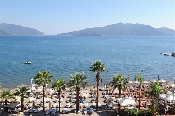Maris Beach Hotel 8