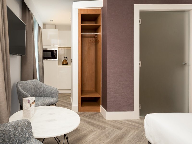 Roomzzz London Stratford 20