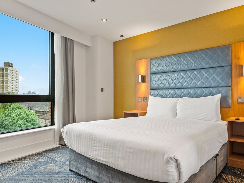 Roomzzz London Stratford 24