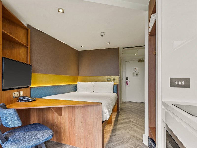 Roomzzz London Stratford 27