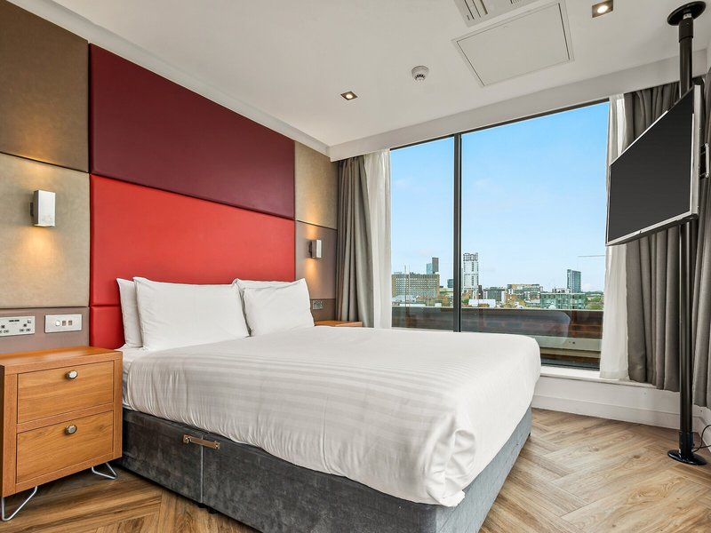 Roomzzz London Stratford 35
