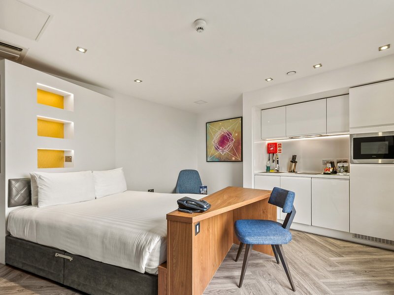 Roomzzz London Stratford 50