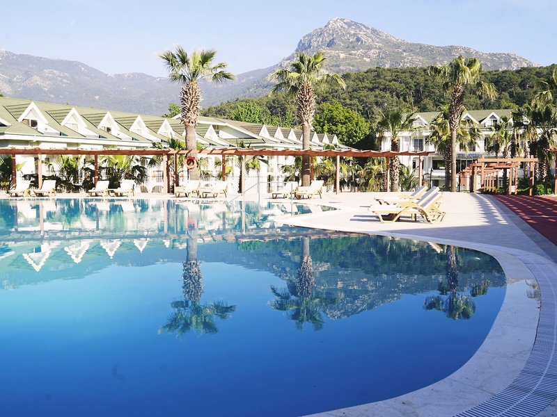 Green Forest Holiday Village 10