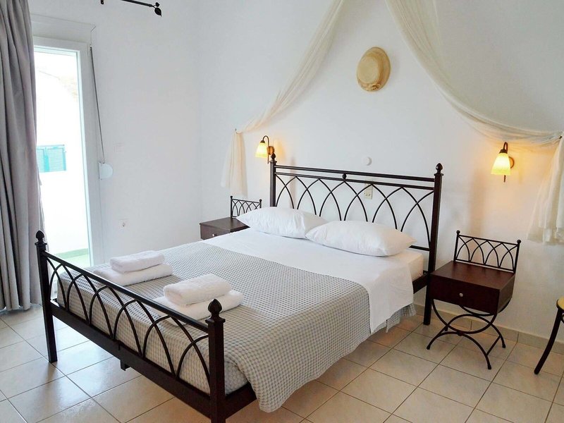 Hotel Glaronisia 12