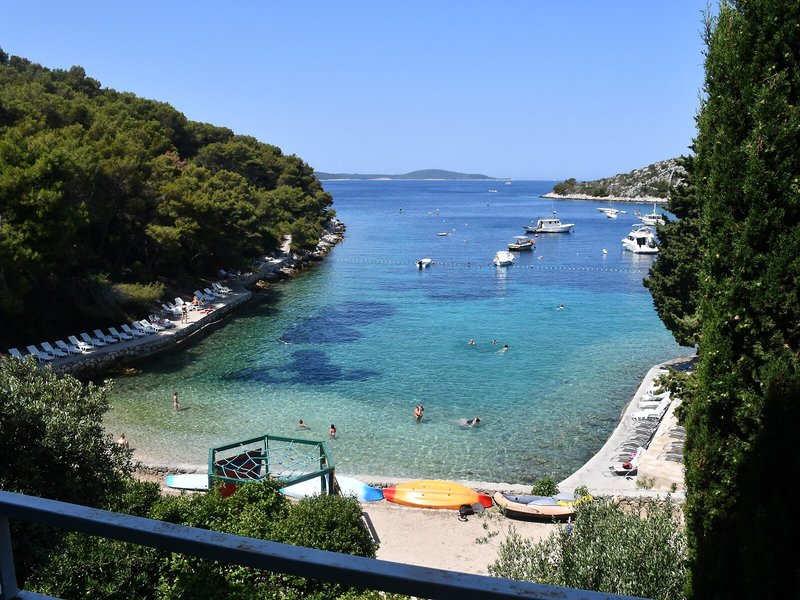 Sirena Hvar Beachwood 1