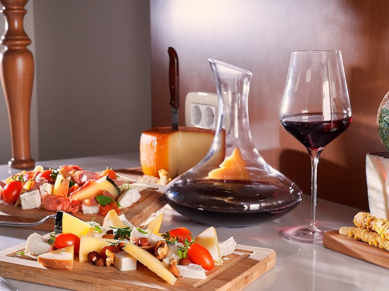Legacy Gastro Suites 8