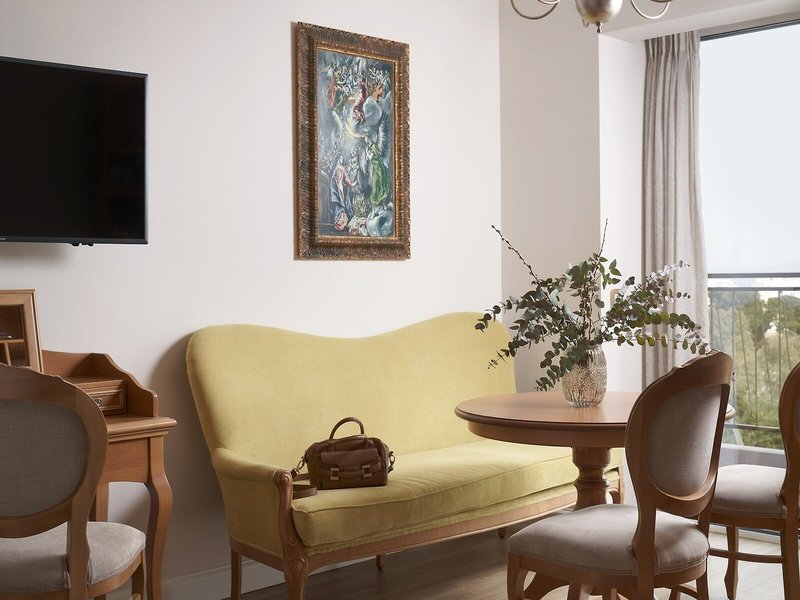 Legacy Gastro Suites 10