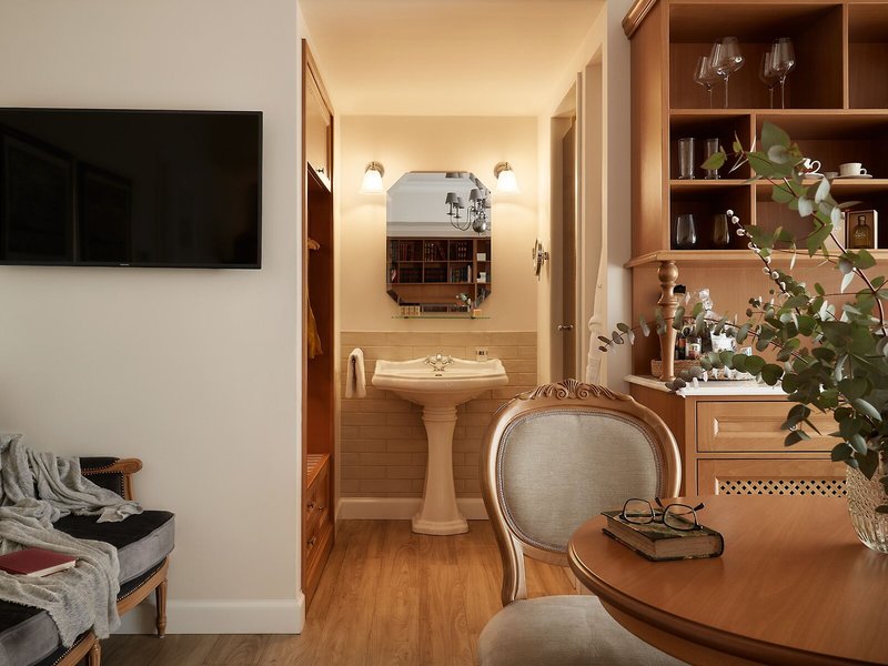 Legacy Gastro Suites 14