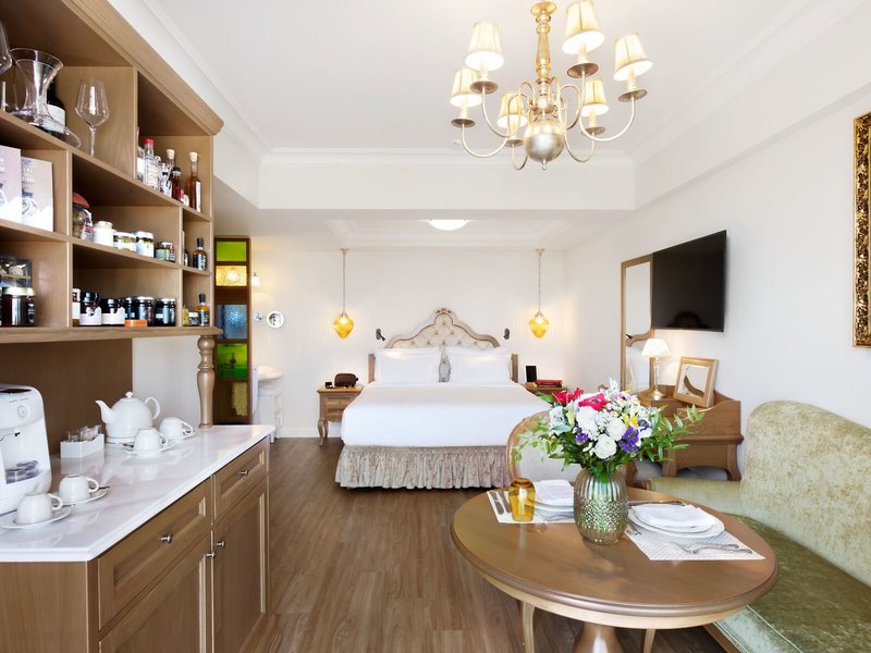 Legacy Gastro Suites 24