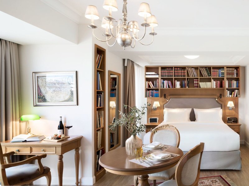Legacy Gastro Suites 42