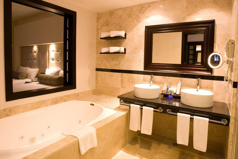 Grand Riviera Princess 132