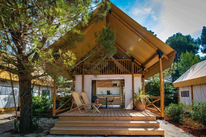 Arena One 99 Glamping 50