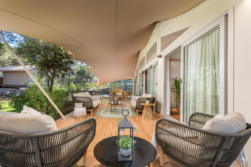 Arena One 99 Glamping 150