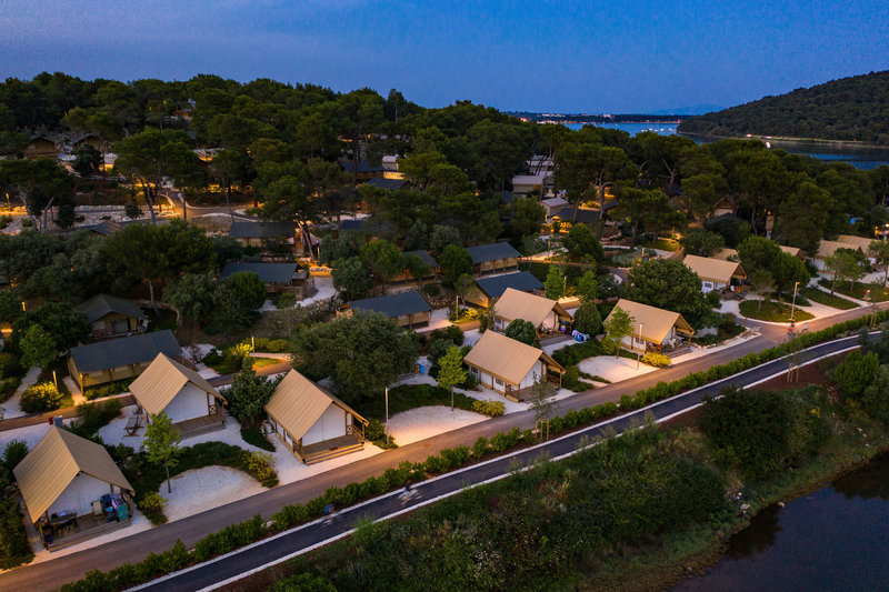 Arena One 99 Glamping 40