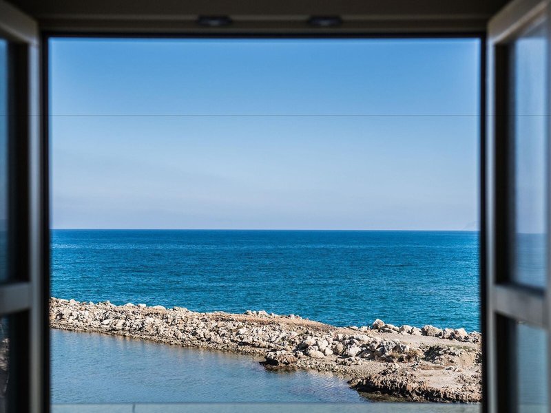 Avra Apartments Kolymbari Harbour 8