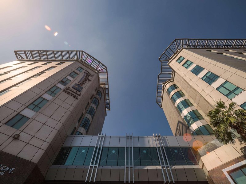Radisson Blu Dubai Media City 1