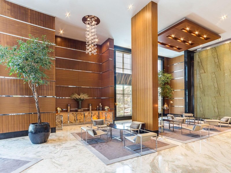 Radisson Blu Dubai Media City 9