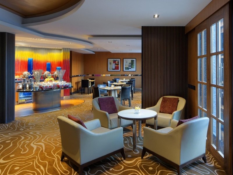 Radisson Blu Dubai Media City 10