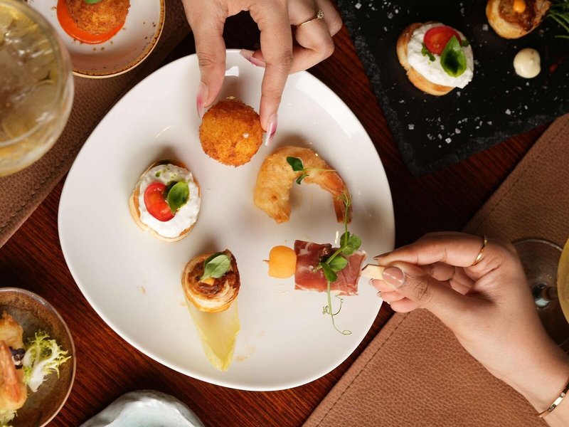 Radisson Blu Dubai Media City 15