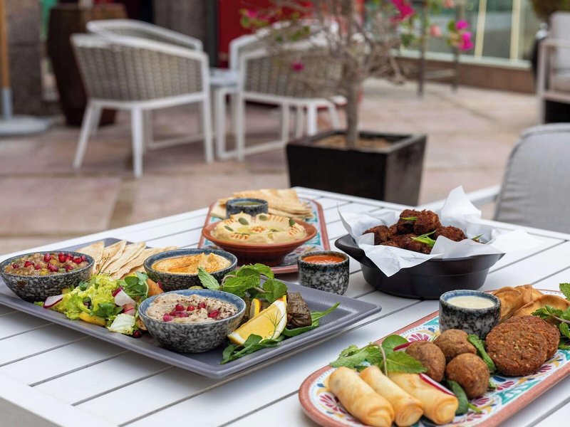 Radisson Blu Dubai Media City 22