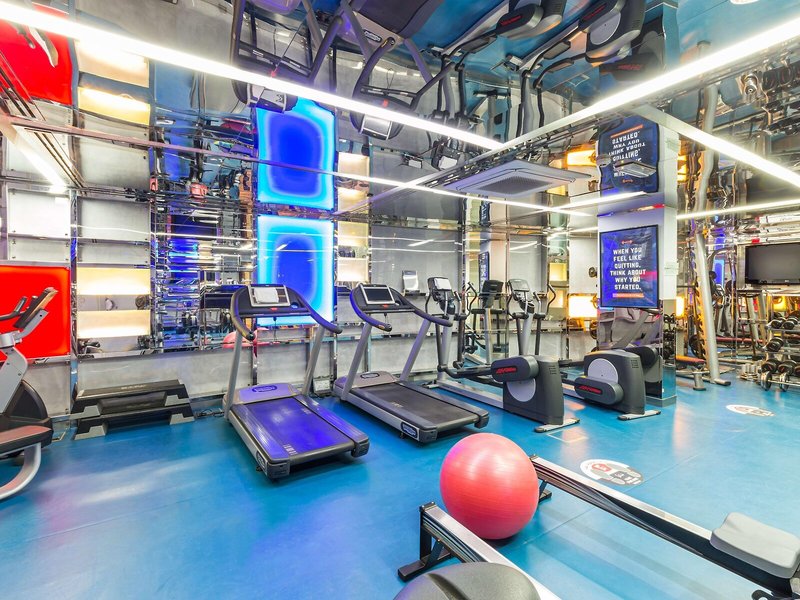 Radisson Blu Dubai Media City 24