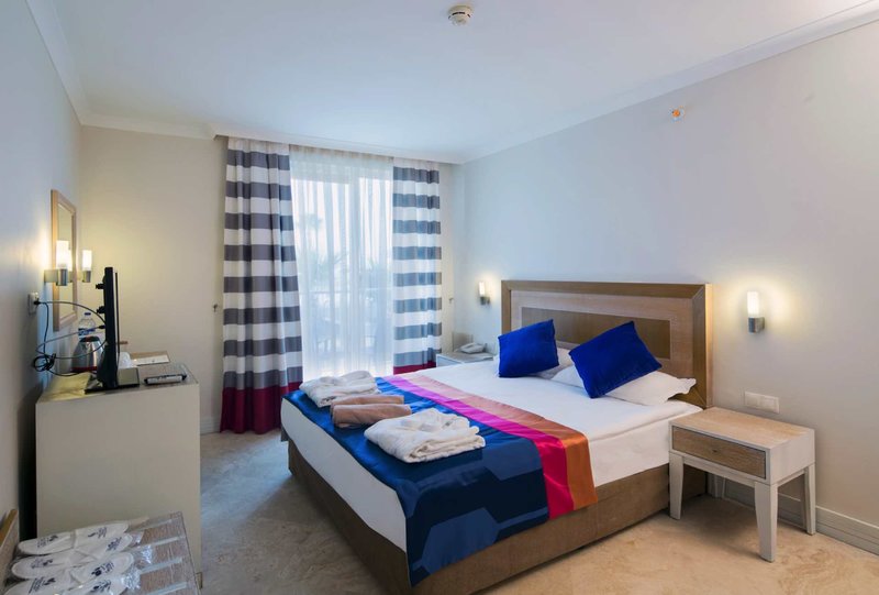 Crystal Boutique Beach Resort 4