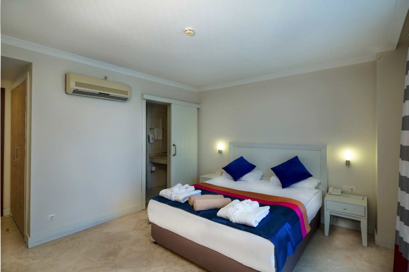 Crystal Boutique Beach Resort 7