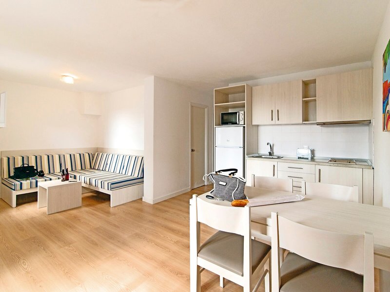 Apartamentos Cala Blanca 16