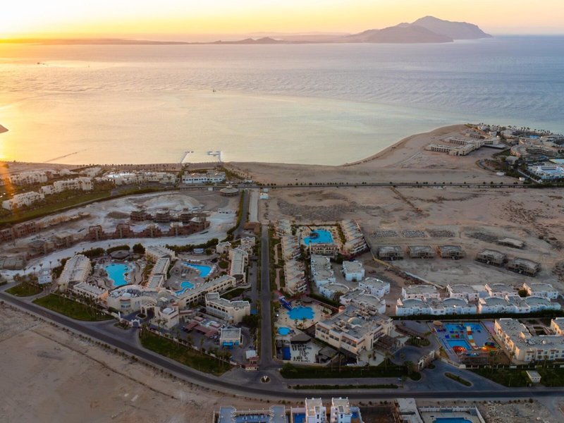 Ivy Cyrene Island Resort 9