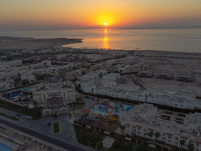 Ivy Cyrene Island Resort 10