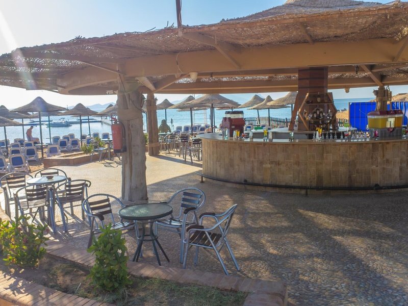 Ivy Cyrene Island Resort 13