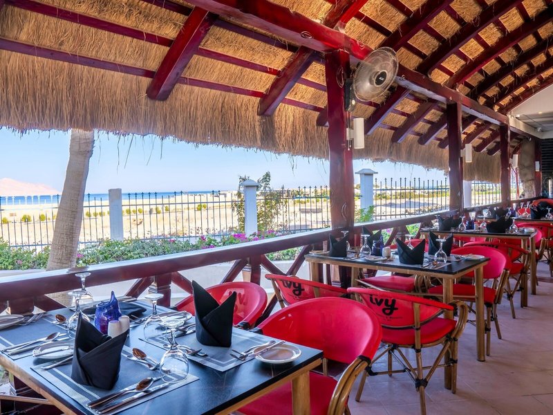 Ivy Cyrene Island Resort 16