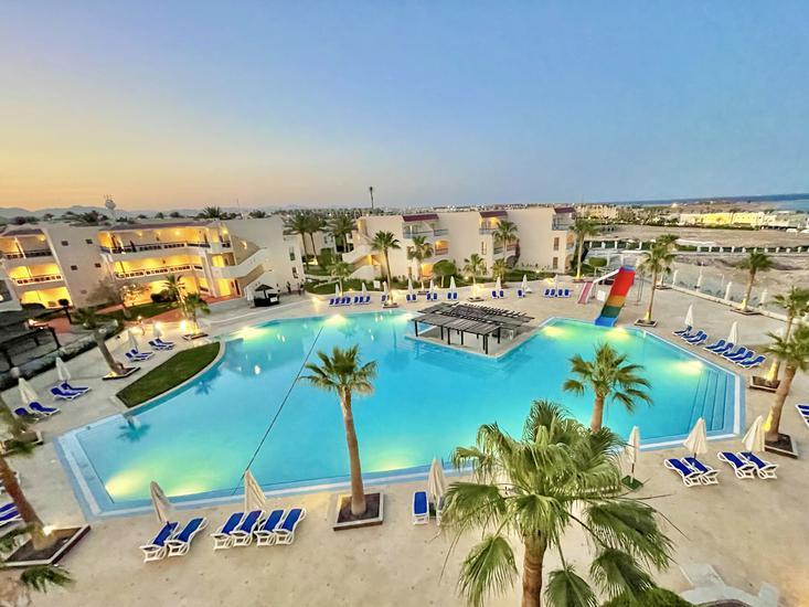 Ivy Cyrene Island Resort 3