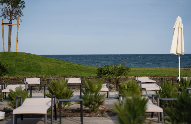Wave Resort 10